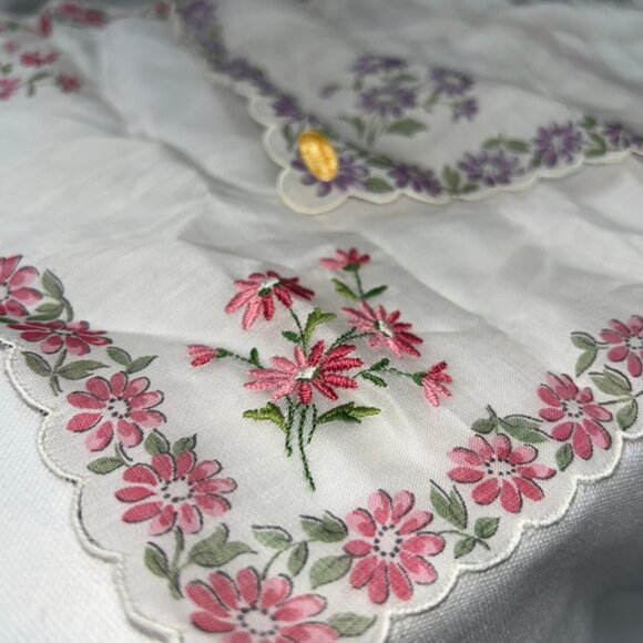 Embroidered Flowers pink purple Switzerland Vintage Handkerchiefs set of 2 - Picture 7 of 8